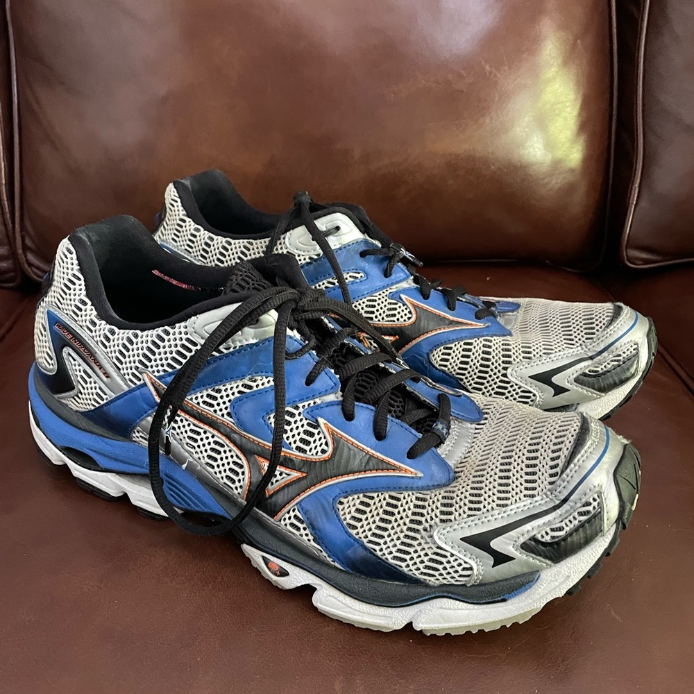 Mizuno Nirvana 8 Size 14